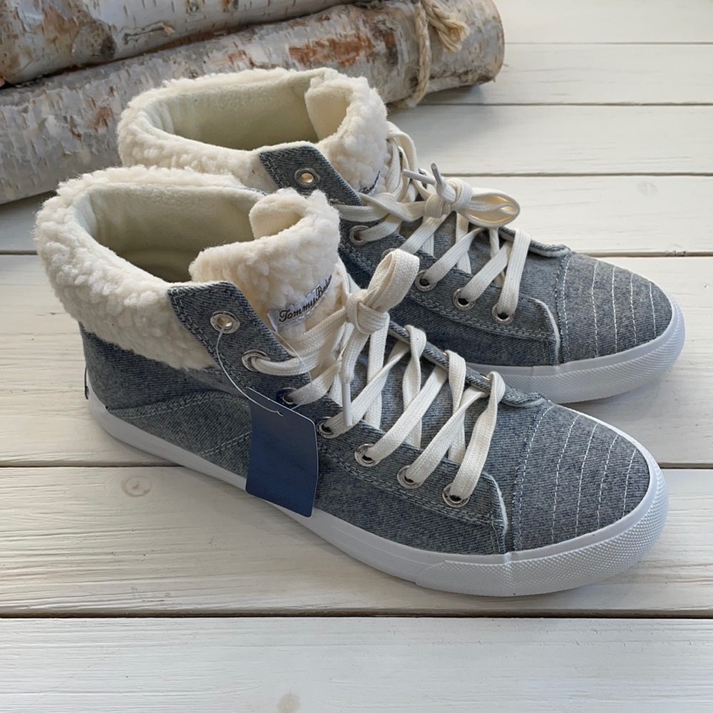 NIB Tommy Bahama Sneakers size 9.5